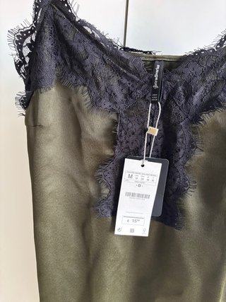Vestido lencero con encaje
