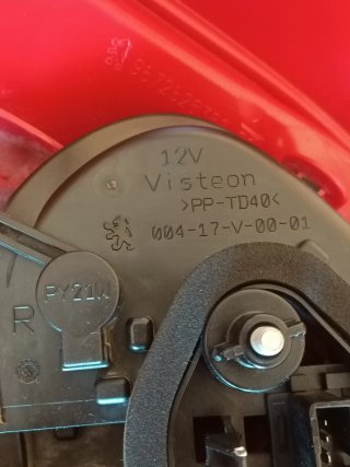 Faro tras derecho Peugeot 208 2012