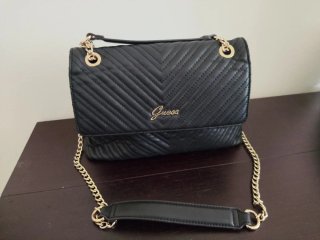 Bolso Guess Negro Piel Cadena