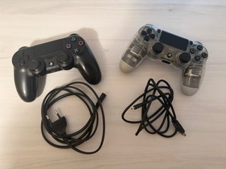 PS4 (PlayStation 4) con 2 mandos y juegos