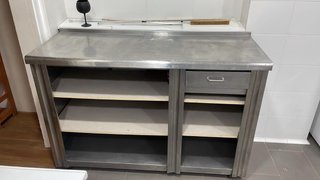 Mueble de acero inoxidable con cajón