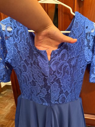 Vestido azul con encaje y lazo