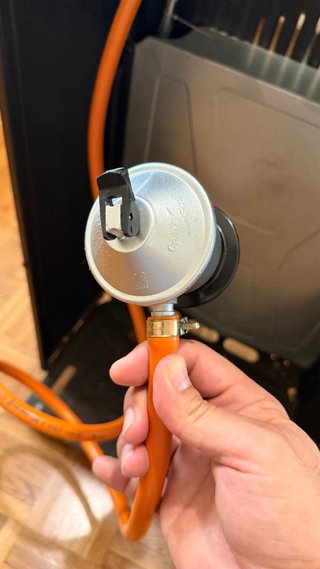 Estufa a Gas Cecotec Negra Plegable. Con válvula