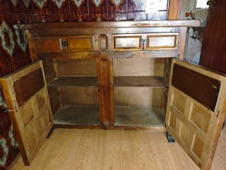 Taquillón madera antiguo con puertas y cajones