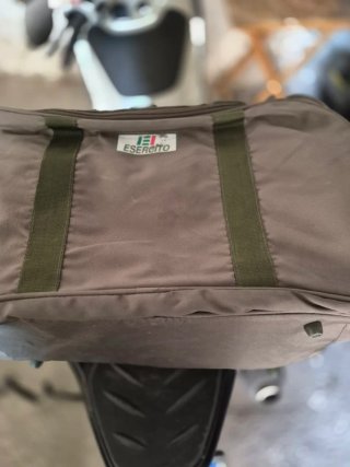 borsone mostrato nell'immagine è una borsa ginnica