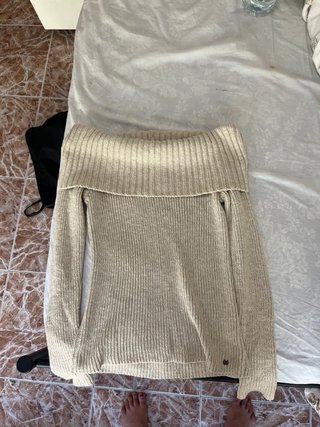 Jersey punto hombros descubiertos beige