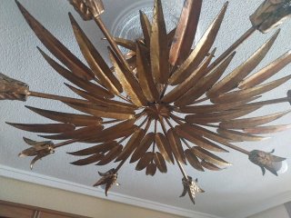 Lámpara de techo dorada estilo antiguo