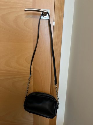 Bolso negro acolchado tachuelas