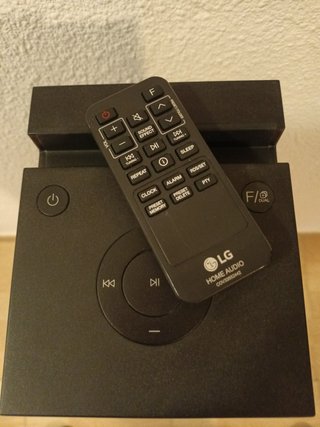Torre de Sonido LG Negra. Con mando a distancia.