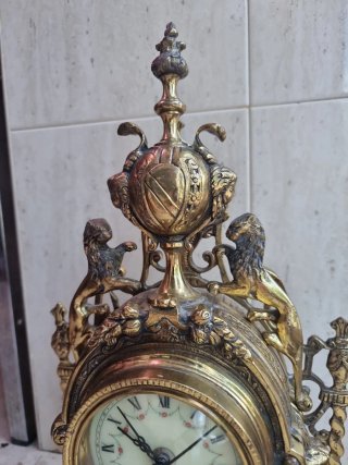 Reloj de sobremesa de bronce