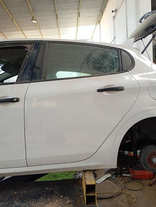 PUERTA TRASERA IZQUIERDA Peugeot 208 (01.2012->)