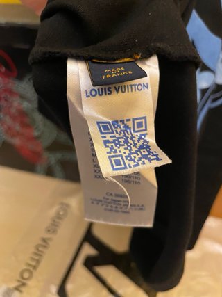 T-shirt Louis Vuitton nera con logo