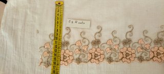 Pizzo floreale rosa e marrone