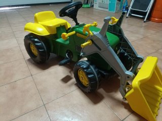 Tractor infantil con pala