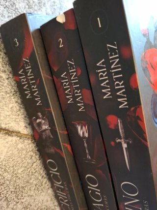 Trilogía Almas Oscuras,  María Martínez