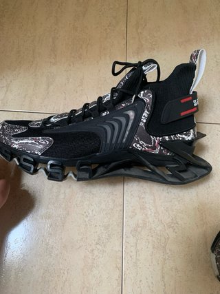 Zapatillas deportivas negras y multicolor