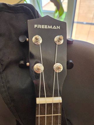 Ukelele Soprano Freeman UK-201 BK Negro