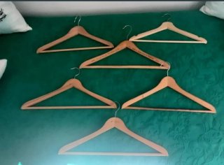 Perchas de madera (Set de 6)