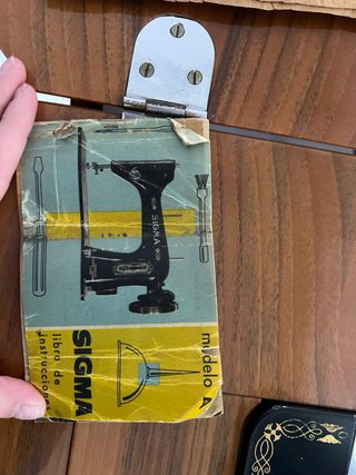 Máquina de coser Sigma con mesa