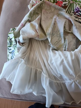 Vestido vintage estampado floral sobre blanco