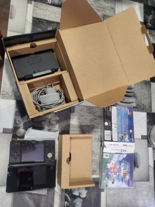 3DS cosmos black + Mario 64