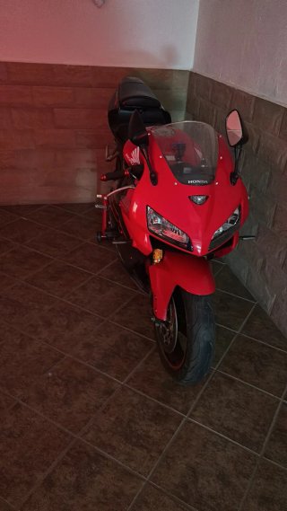 Honda CBR 600 RR Roja y Negra