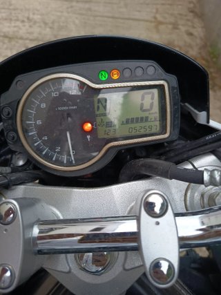 Suzuki GSR 750 2012 Blanca y Plata