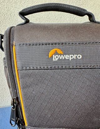 Borsa Lowepro per fotocamera con tracolla