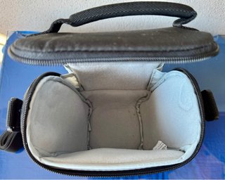 Borsa Lowepro per fotocamera con tracolla