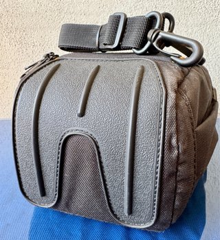 Borsa Lowepro per fotocamera con tracolla