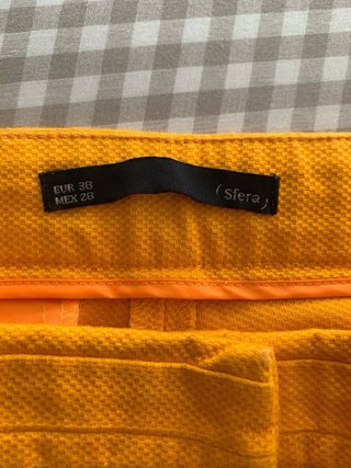 Pantalón amarillo Sfera