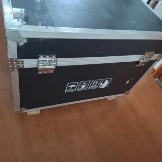 Flight case, caja grande de madera y aluminio