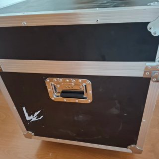 Flight case, caja grande de madera y aluminio