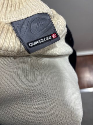 Jersey Quiksilver blanco y mangas negras