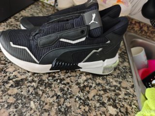 Tenis Puma Negros y Blancos