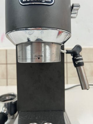 Cafetera DeLonghi Dedica Style Negra