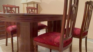 Conjunto de mesa, 4 sillas y 2 sillones.