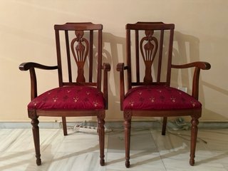 Conjunto de mesa, 4 sillas y 2 sillones.
