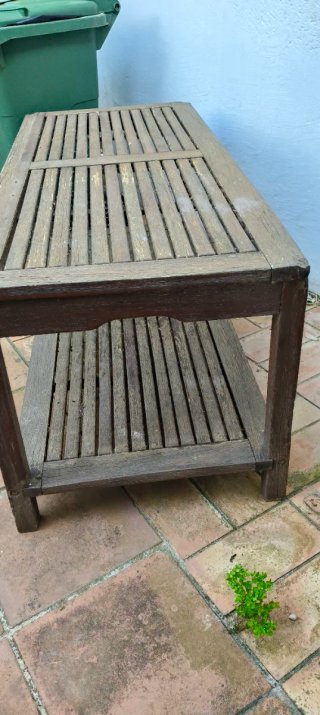 Mesa o banco de madera exterior mide 122"51*51