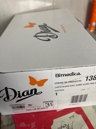 Zuecos Dian blancos