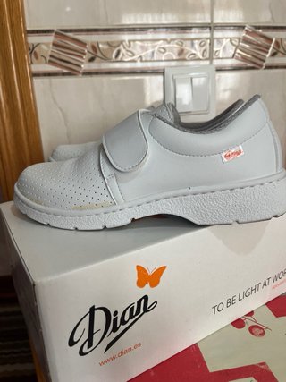 Zuecos Dian blancos