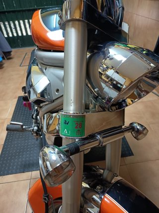 Hyosung Aquila GV 650 Naranja/Negra.