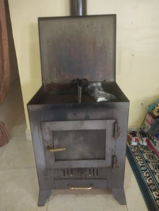 Estufa de leña metálica