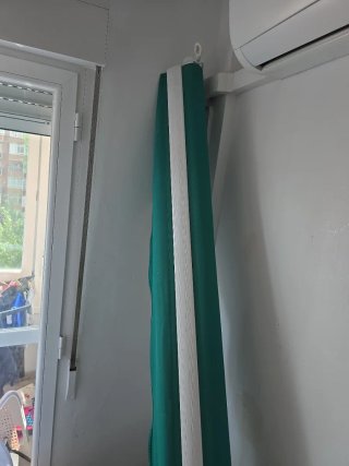 Toldo de terraza con estampado tropical