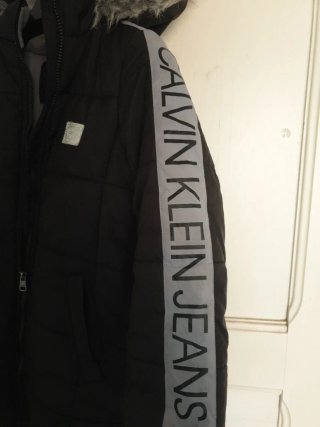 Abrigo Calvin Klein Negro con Capucha