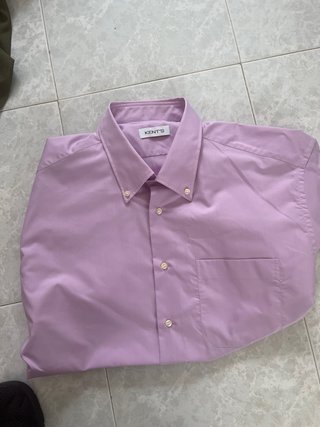 Consegna di pantaloni e camicie da uomo taglia grande