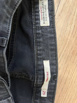 Pantalón Levis Gris