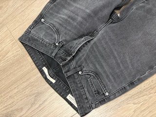 Pantalón Levis Gris