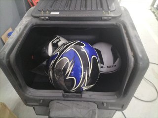 Moto TGB Scooter 50cc con caja y 3 cascos