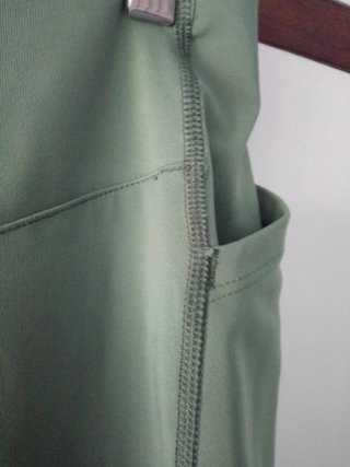 Pantalones deportivos verdes y rosas